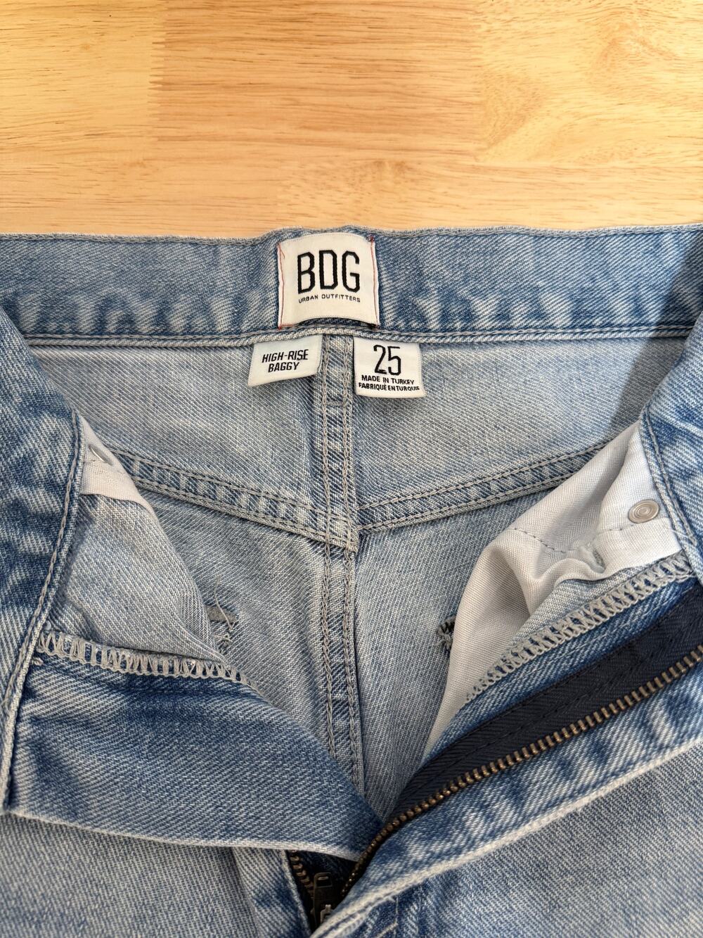BDG Urban Outfitters High Rise Baggy Jeans Women’s 25 Light Wash Relaxed Denim